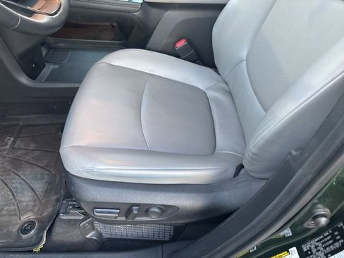 Used 2025 Toyota Sienna XLE image 10