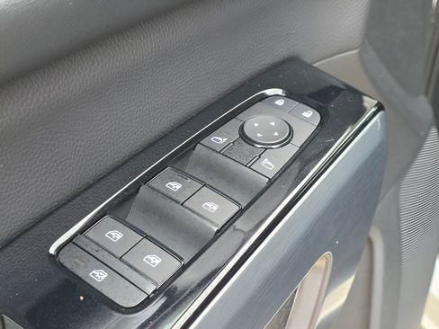 Used 2024 Nissan Pathfinder SL AWD/4WD image 17