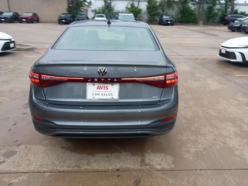 Used 2025 Volkswagen Jetta SE image 10