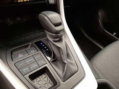 Certified 2025 Toyota RAV4 XLE AWD/4WD image 4