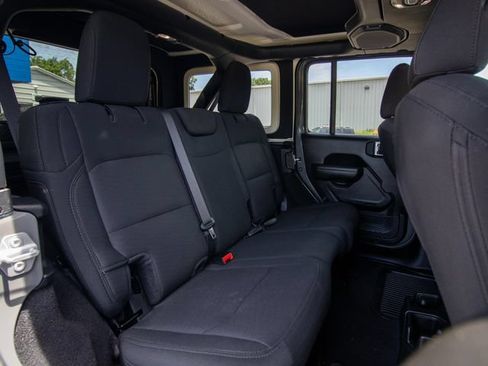 Used 2022 Jeep Wrangler Unlimited Sport AWD/4WD image 18