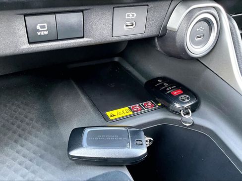 Used 2026 Toyota Grand Highlander AWD image 15
