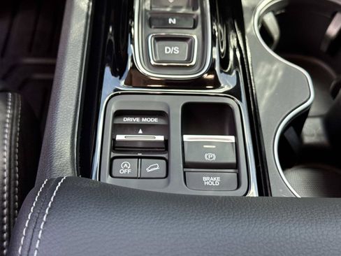 Used 2025 Honda Pilot Touring image 27