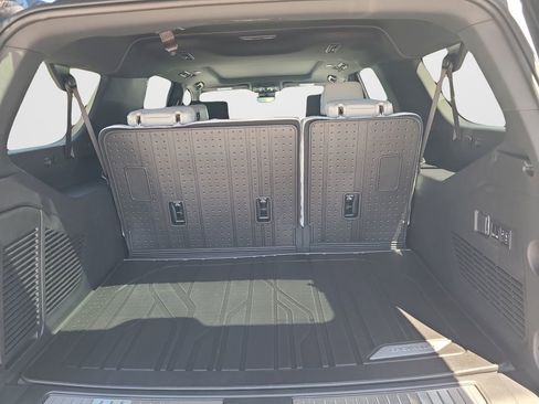 New 2026 Chevrolet Suburban Premier AWD/4WD image 9
