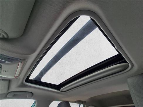 Used 2019 Toyota RAV4 XLE FWD image 14