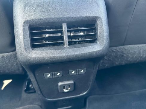 Used 2021 Chevrolet Equinox Premier FWD image 23