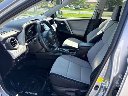 Used 2017 Toyota RAV4 XLE AWD/4WD image 10