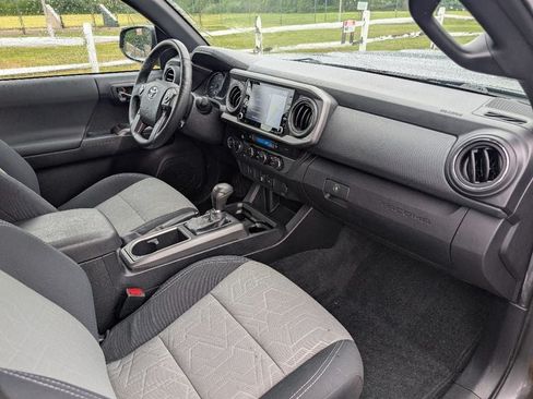 Used 2021 Toyota Tacoma TRD Sport AWD/4WD image 30