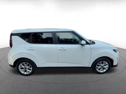 Used 2025 Kia Soul LX w/ LX Technology Package FWD image 16