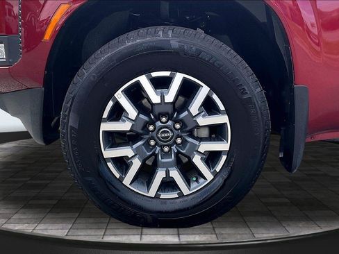 Certified 2025 Nissan Frontier SL AWD/4WD image 9