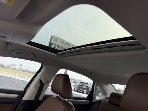 Used 2022 Volkswagen Passat 2.0T SE image 15