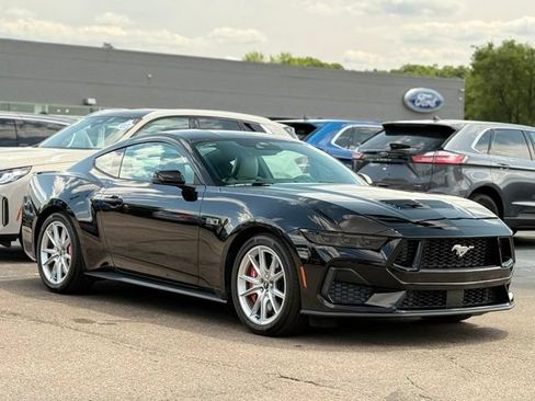 Used 2025 Ford Mustang GT Premium RWD image 32