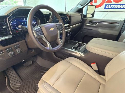 Used 2026 Chevrolet Silverado 2500 LTZ w/ LTZ Convenience Package AWD/4WD image 17