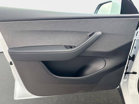 Used 2026 Tesla Model Y 2WD image 16