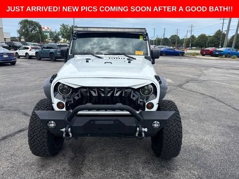 Used 2013 Jeep Wrangler Unlimited Sahara w/ Dual Top Group AWD/4WD image 8