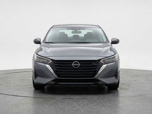 Used 2025 Nissan Sentra SV image 2