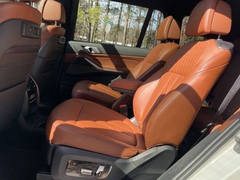 Used 2022 BMW X7 M50i image 15