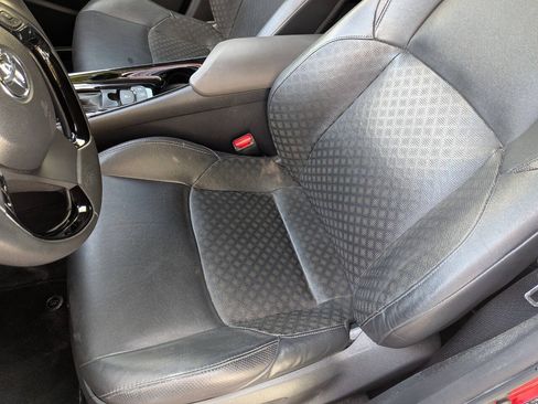 Used 2020 Toyota C-HR Limited FWD image 7