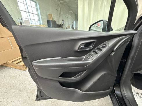 Certified 2022 Chevrolet Trax LS w/ Tint and Cruise Package image 31