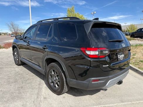 Used 2025 Honda Pilot TrailSport image 5