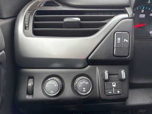 Used 2017 Chevrolet Suburban LS w/ All-Season Package image 15