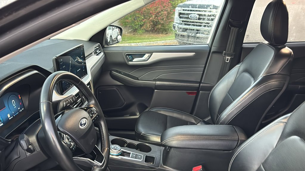 Used 2024 Ford Escape Platinum AWD/4WD image 23
