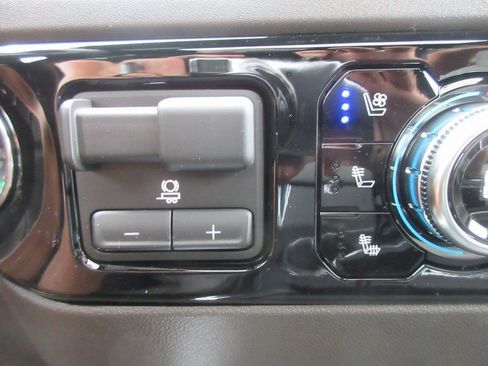 New 2026 GMC Sierra 3500 SLT w/ SLT Premium Package image 21