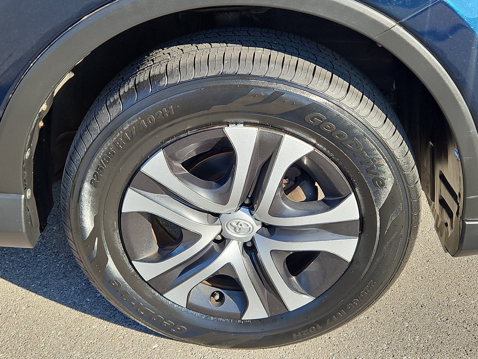 Certified 2018 Toyota RAV4 LE w/ Carpet Mat Package AWD/4WD image 6