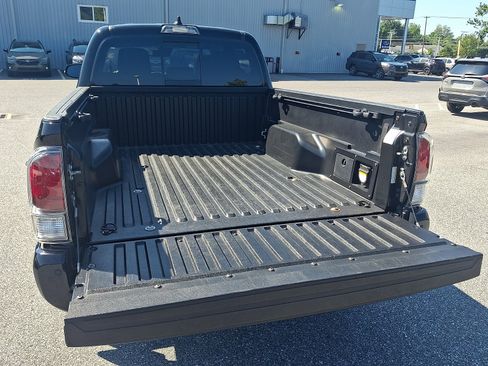 Used 2021 Toyota Tacoma TRD Sport w/ TRD Premium Sport Package AWD/4WD image 30