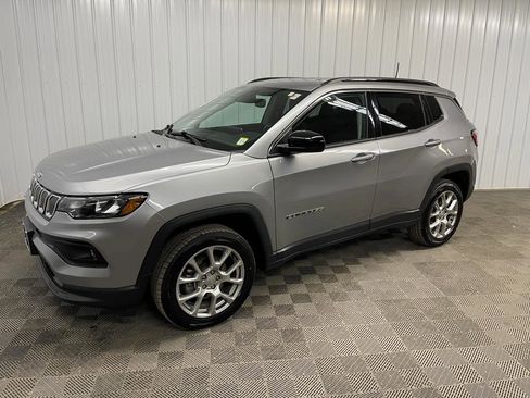 Used 2022 Jeep Compass Latitude AWD/4WD image 9