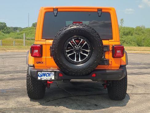 Used 2025 Jeep Wrangler Unlimited Rubicon AWD/4WD image 3