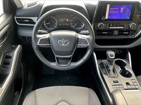Used 2024 Toyota Highlander LE image 15