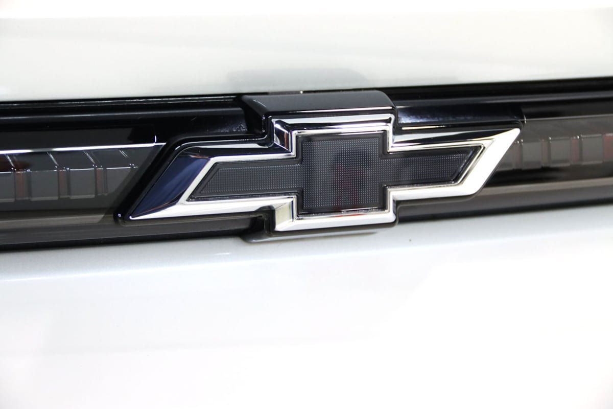 Used 2025 Chevrolet Equinox EV RS FWD image 12