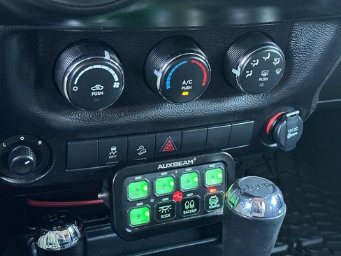Used 2014 Jeep Wrangler Sport AWD/4WD image 21