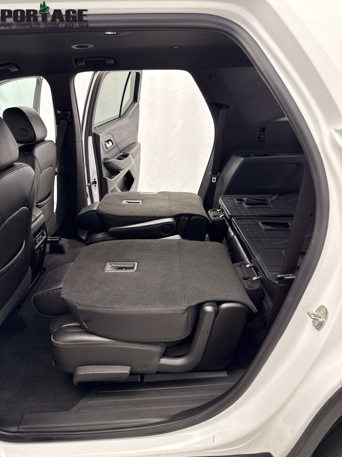 Used 2022 Chevrolet Traverse RS w/ LPO, Floor Liner Package AWD/4WD image 34
