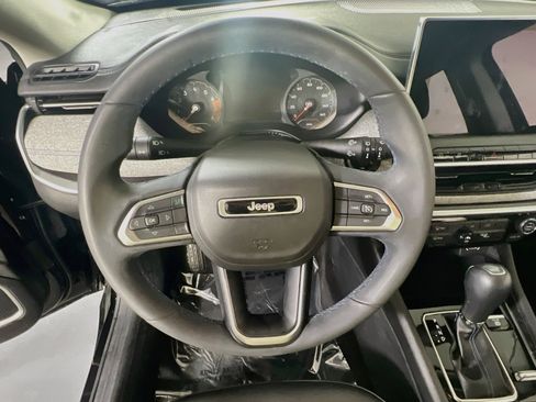 Used 2022 Jeep Compass Latitude AWD/4WD image 11
