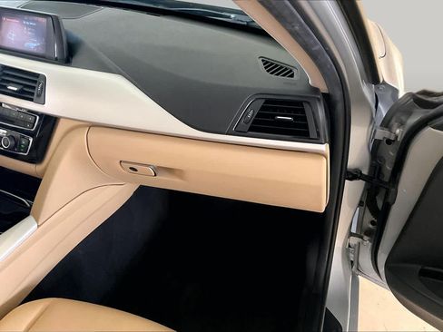 Used 2018 BMW 320i Sedan w/ Convenience Package RWD image 17