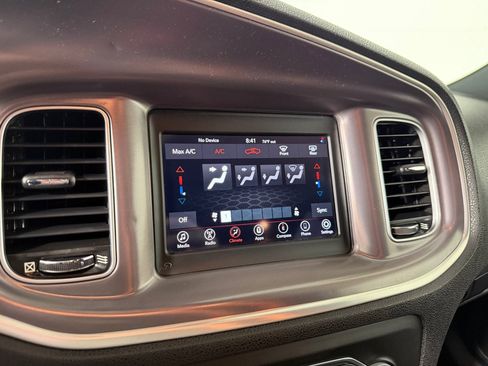 Used 2019 Dodge Charger SXT RWD image 15