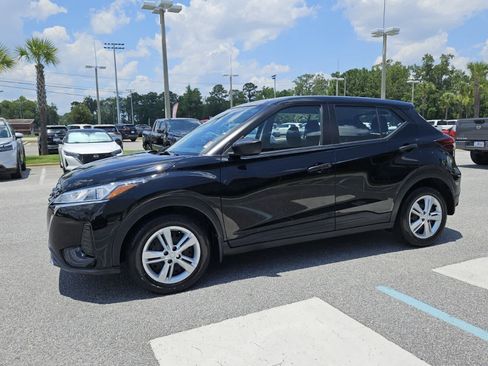 Used 2025 Nissan Kicks Play S FWD image 2