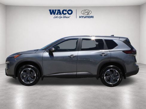 Used 2025 Nissan Rogue SV FWD image 4