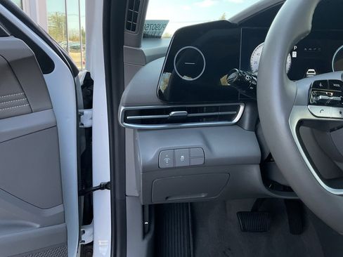 Used 2025 Hyundai Elantra SEL image 26
