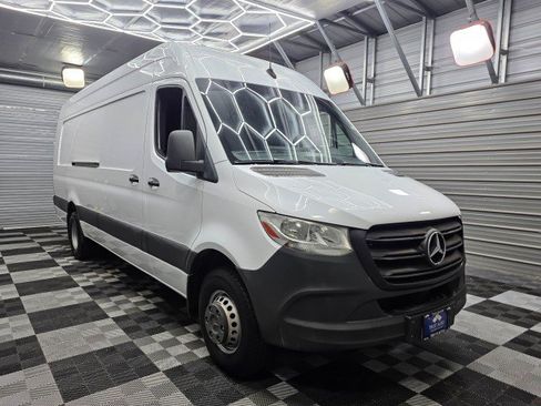 Used 2019 Mercedes-Benz Sprinter 3500 image 3