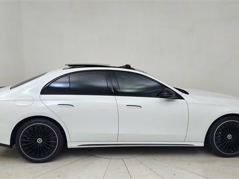 Used 2024 Mercedes-Benz E 450 4MATIC Sedan w/ Airmatic Package image 6