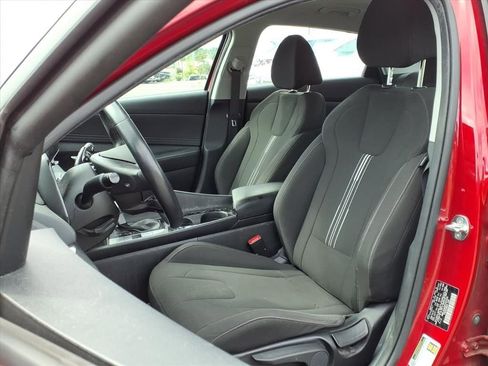 Used 2023 Hyundai Elantra SEL w/ Convenience Package image 3