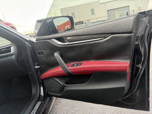 Used 2016 Maserati Ghibli S RWD image 17