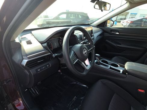 Used 2024 Nissan Altima 2.5 SV image 14