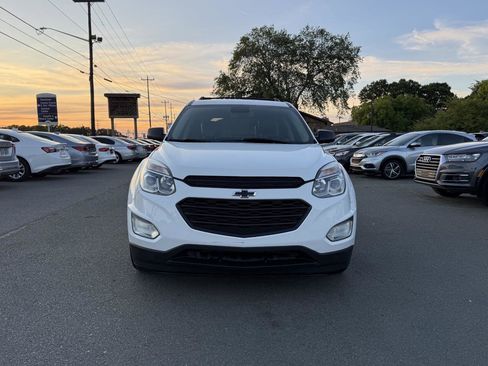 Used 2017 Chevrolet Equinox LT FWD image 2