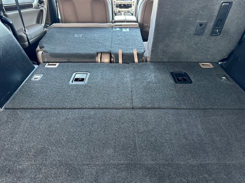 Used 2020 Lexus GX 460 Premium w/ Premium Package image 16