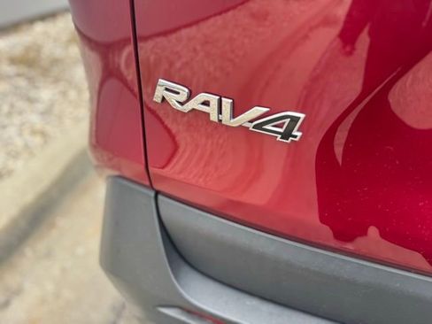 Certified 2021 Toyota RAV4 XLE image 40