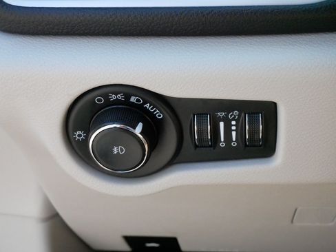 Used 2023 Chrysler Pacifica Touring-L AWD/4WD image 27